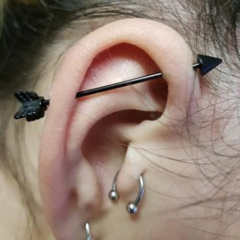 Industrial piercing arrow earring black - Picture 2 of 4